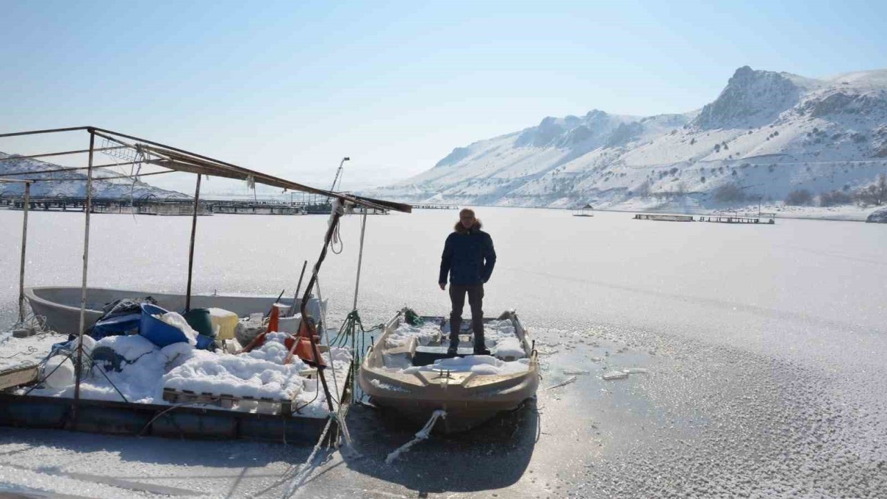 Otlukbeli buz tuttu: Sıcaklık eksi 22,1 dereceye düştü