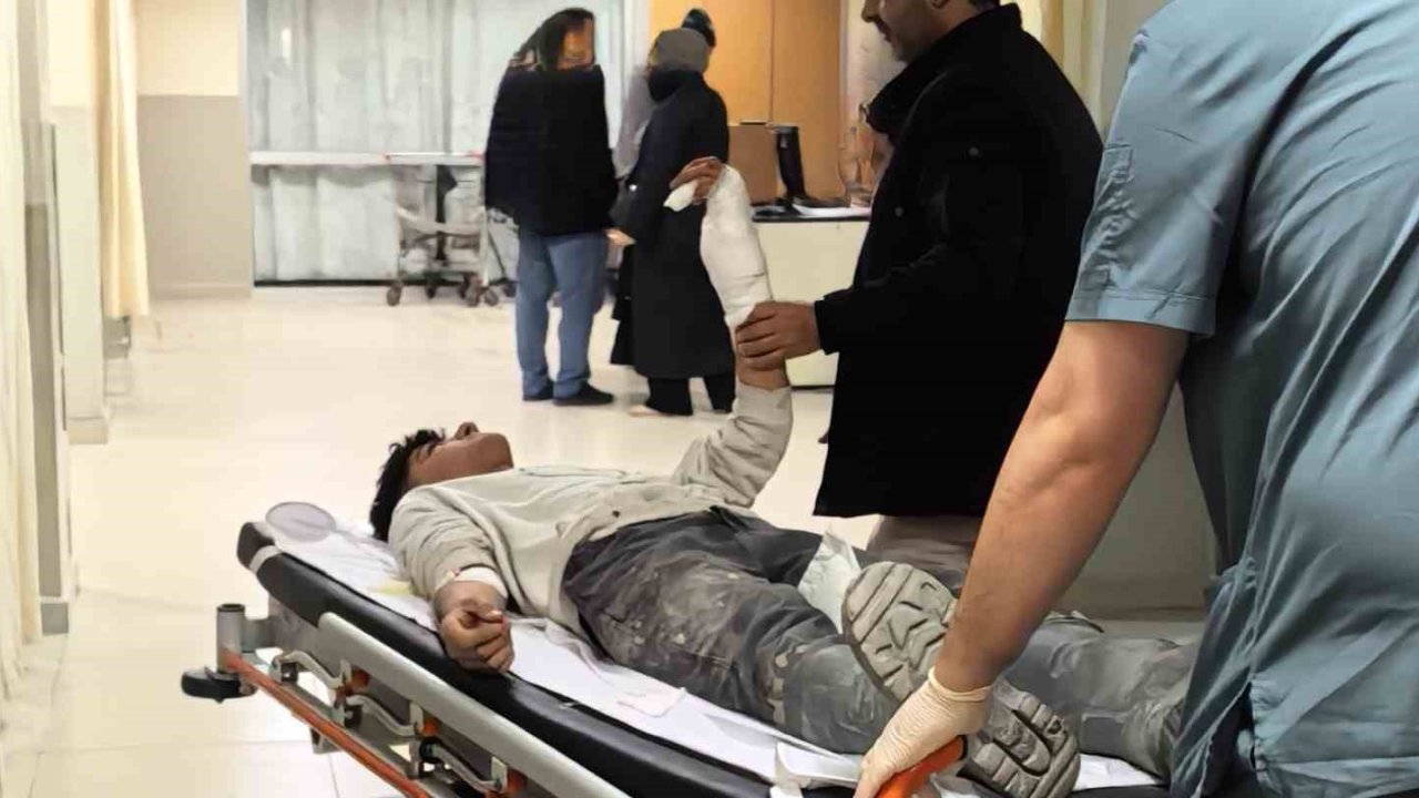 Kırılan cam bileğini kesti