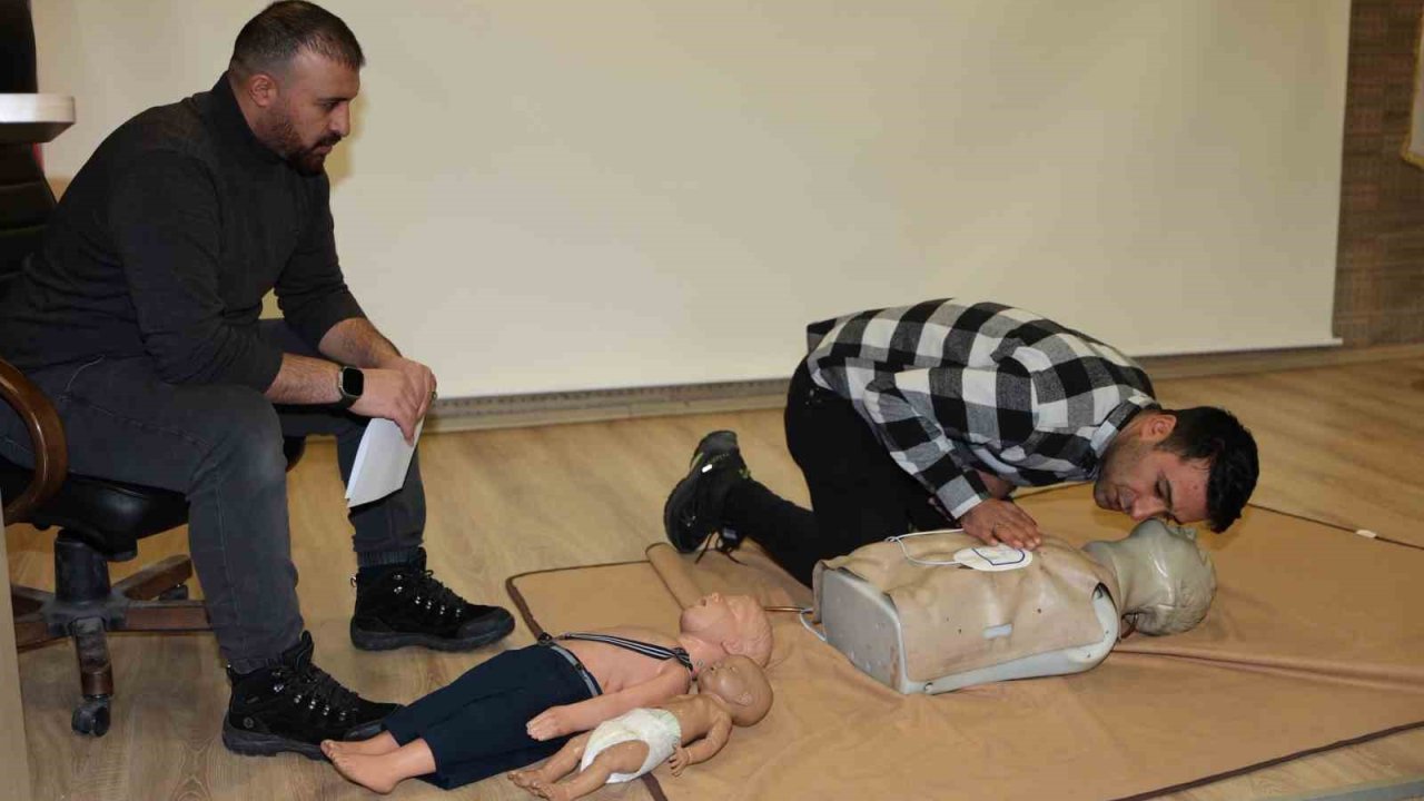 Bayburt’ta polis adaylarına ilk yardım eğitimi verildi