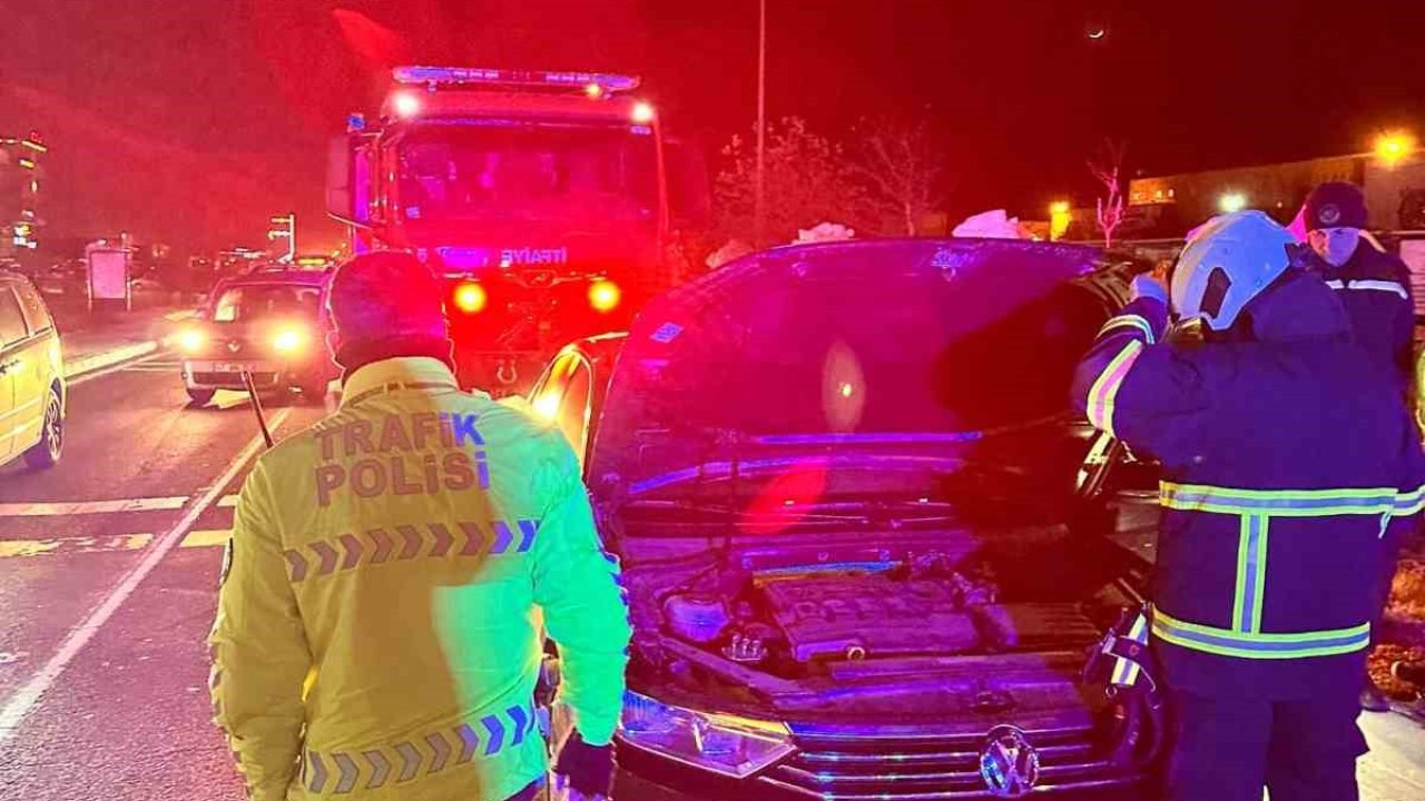 Mardin’de seyir halindeki otomobil alev aldı