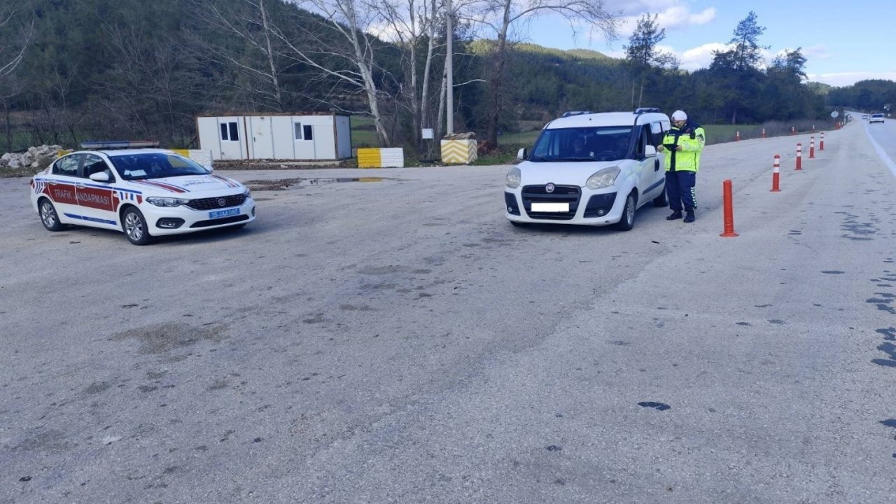 Burdur’da 1 haftada 12 bin 910 araç ve sürücü kontrol edildi
