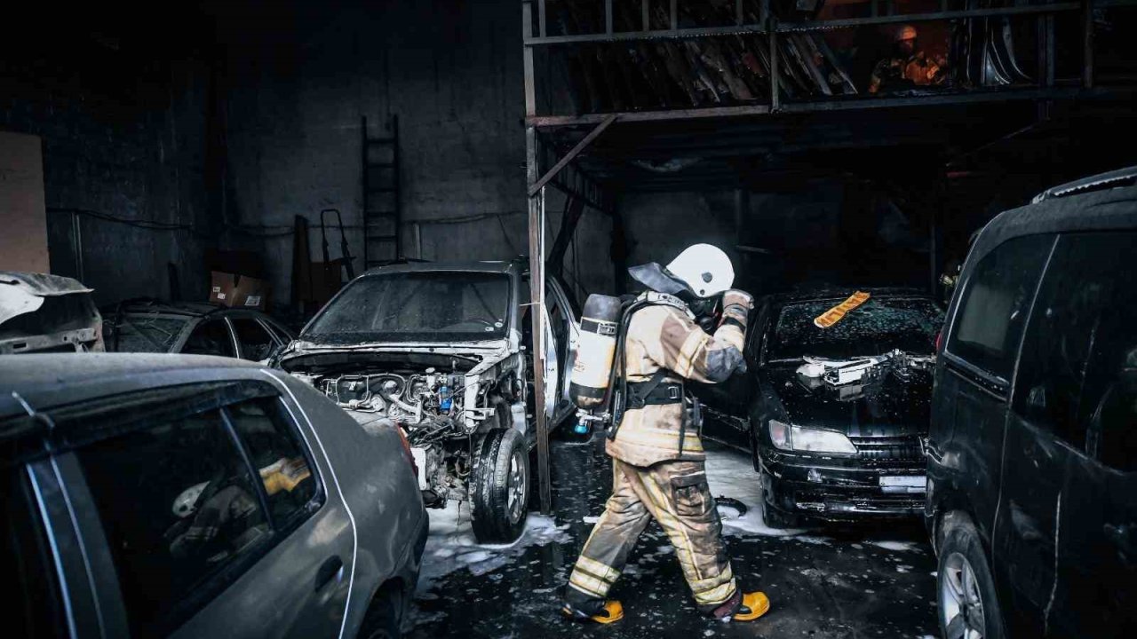 Buca’da depo yangını kısa sürede söndürüldü