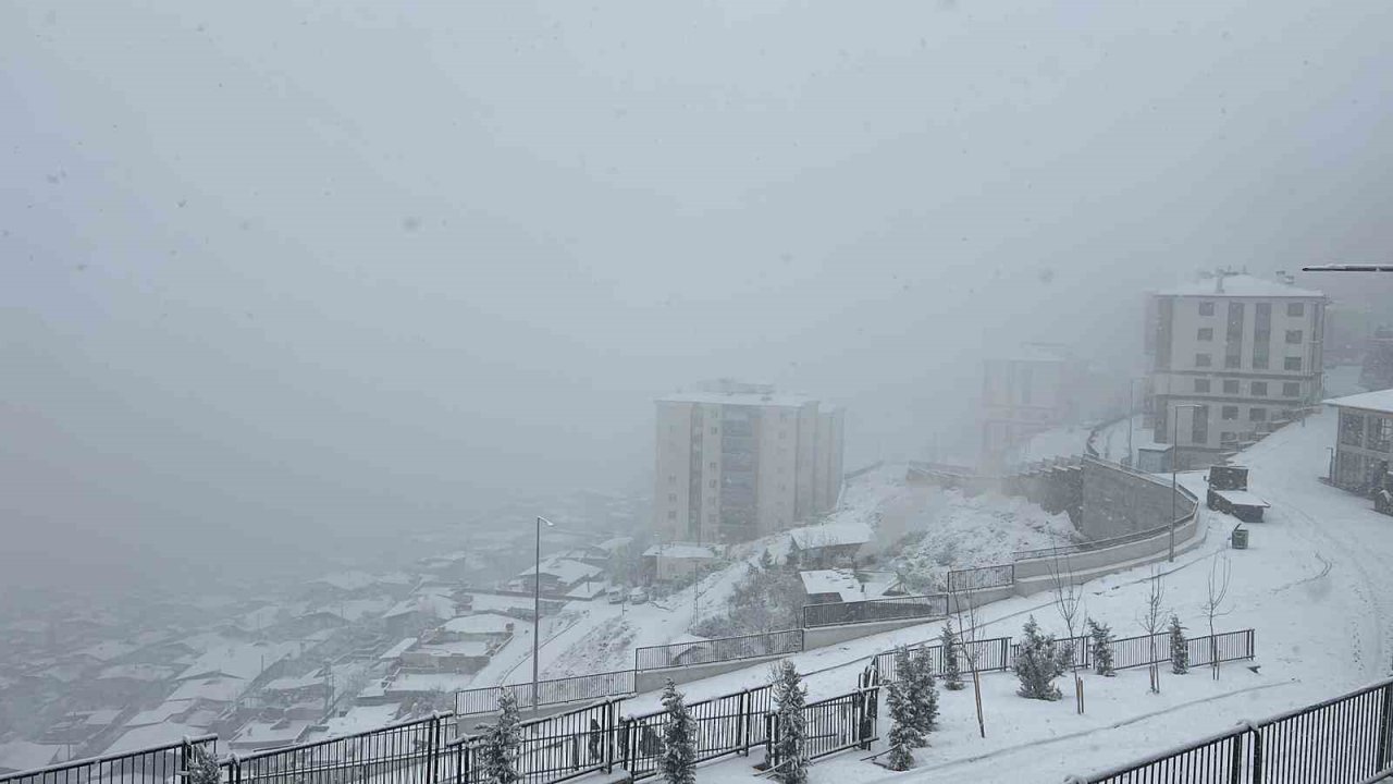 Kahramanmaraş’ta 61 yol ulaşıma kapandı