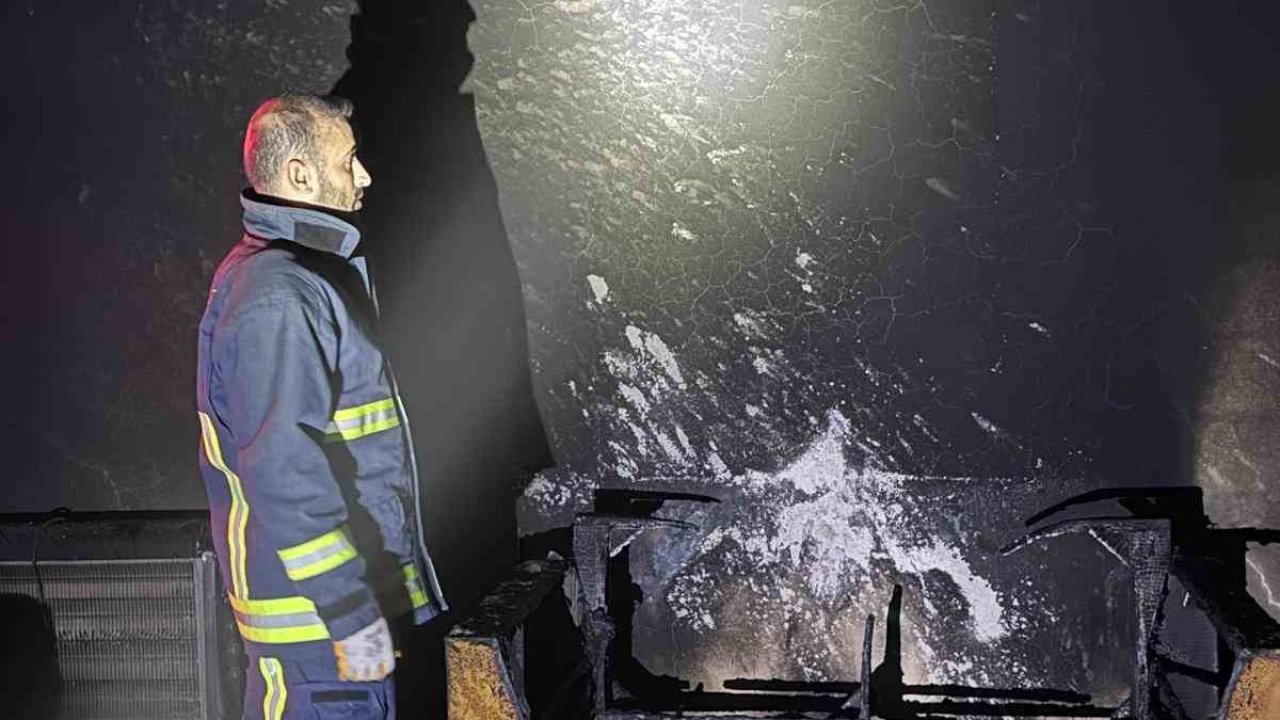 Van’da çıkan yangında bir ev kullanılamaz hale geldi