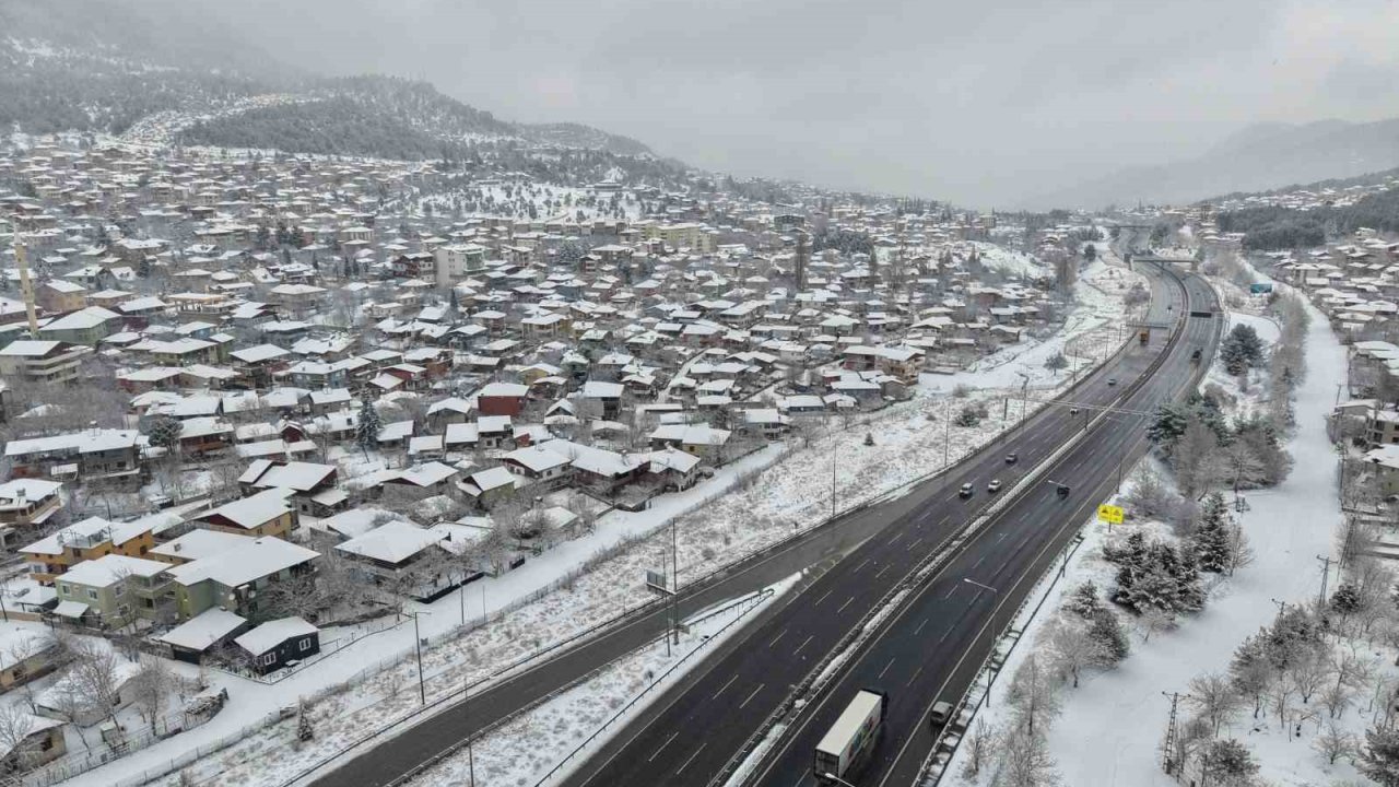 Pozantı beyaza büründü