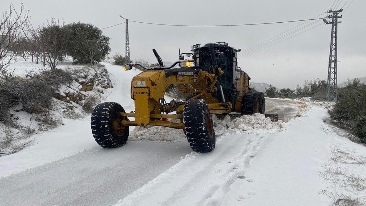 Hatay’da karla mücadele aralıksız sürdürüyor