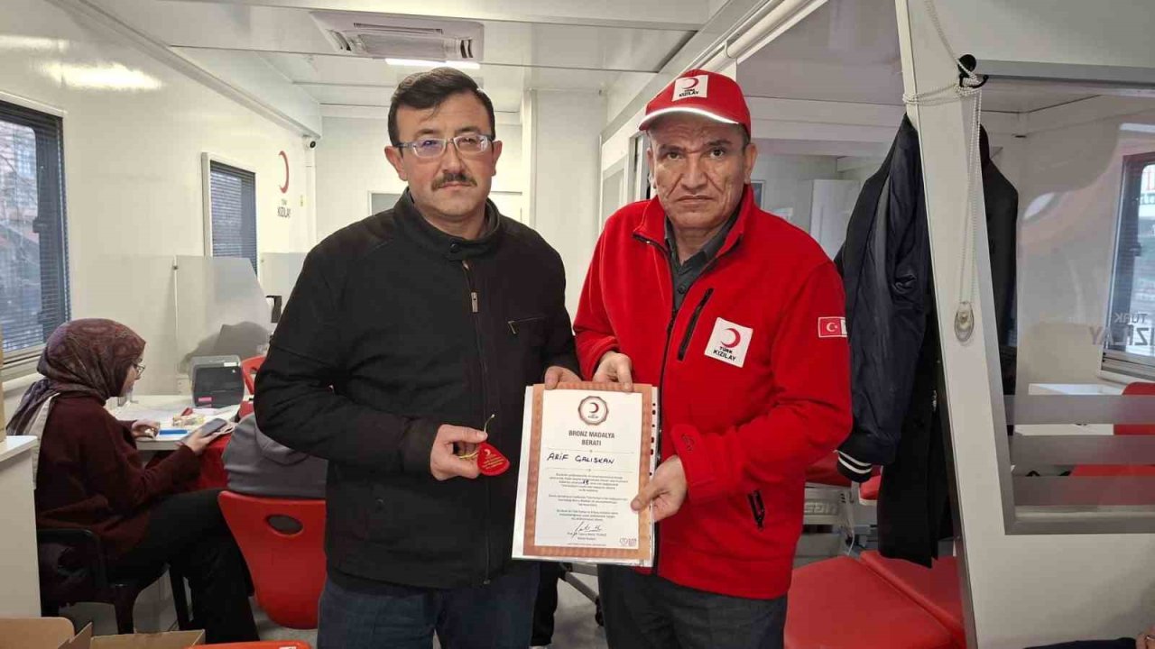 Hisarcık’ta 15 ünite kan bağışlayan vatandaşa bronz madalya
