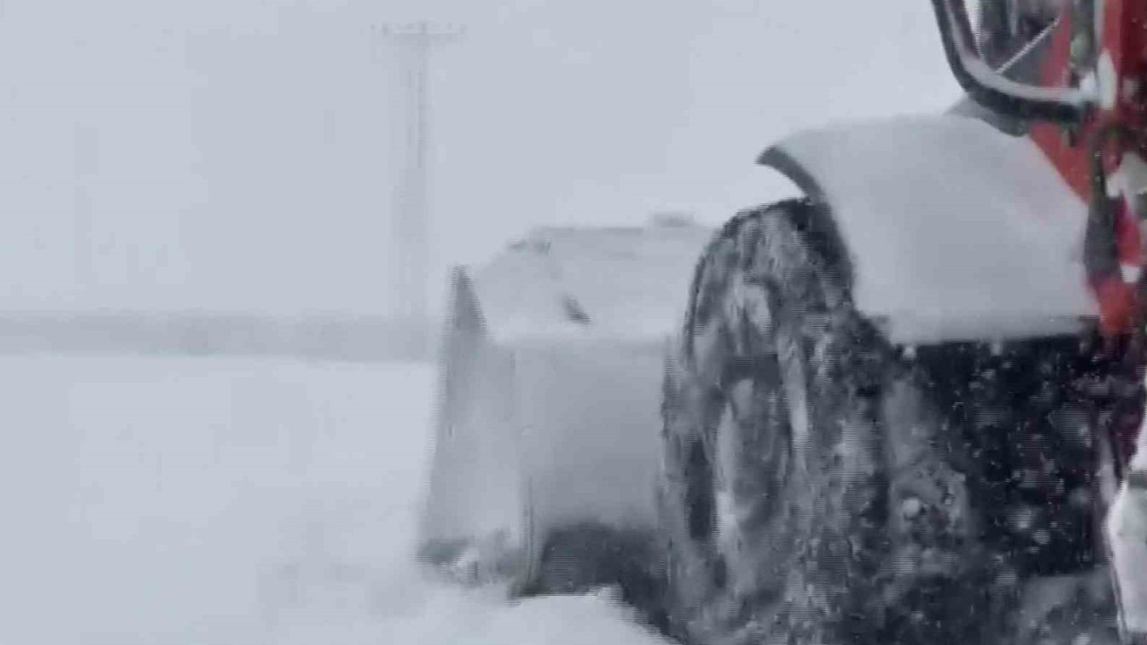 Gercüş’te hastalar için yollar küreklerle açıldı