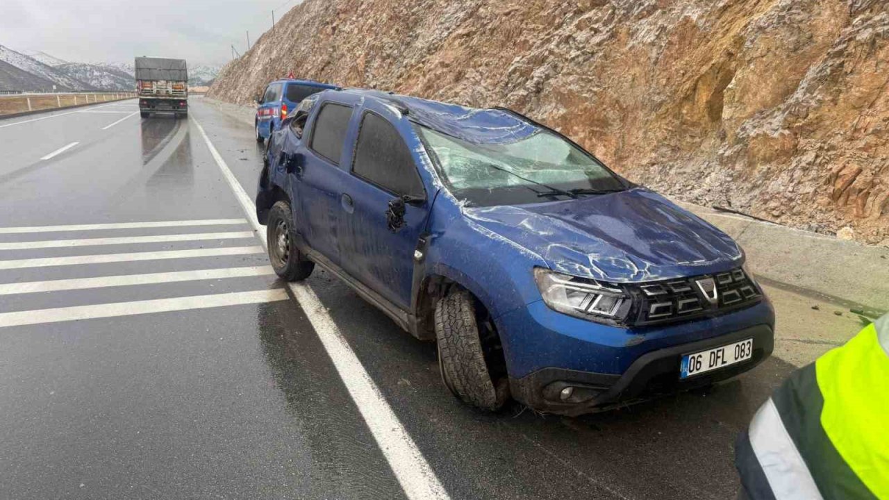 Hurdaya dönen araçta şans eseri kazayı yaralı atlattı