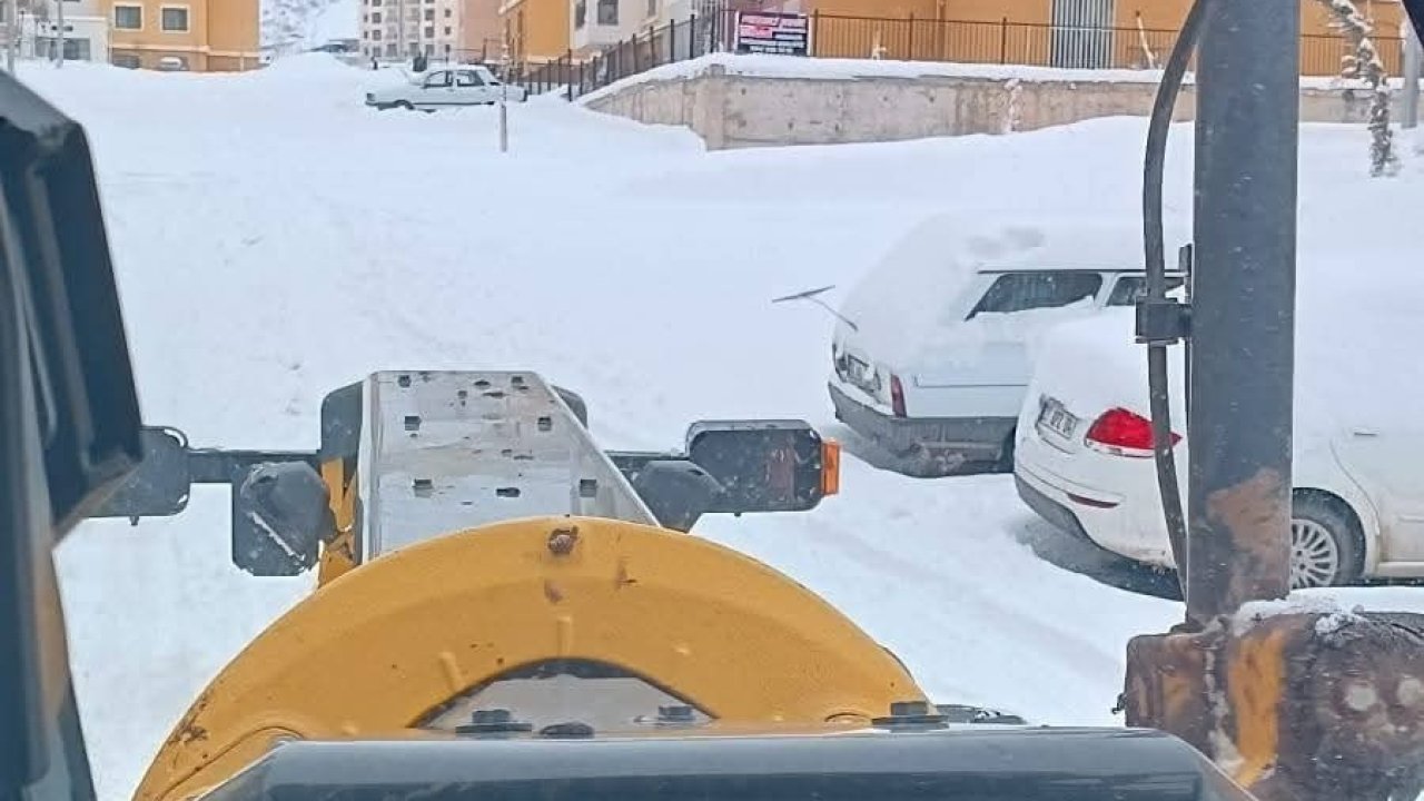 Gölbaşı’nda deprem konutlarında kar temizleme çalışması