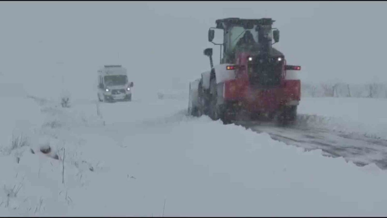 Batman’da 35 köy yolu ulaşıma açıldı, ziyaretçiler kurtarıldı