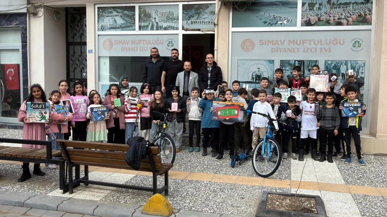Simav Diyanet Genç Ofisi’nden öğrencilere hediye sürprizi