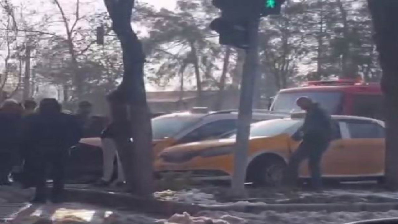 Diyarbakır’da 3 taksi çarpıştı