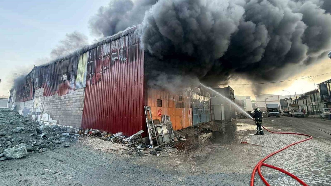 Yıllarca verdiği emekler alev alev yanan esnaf, ’ciğerimiz yandı’ diyerek duygularını dile getirdi