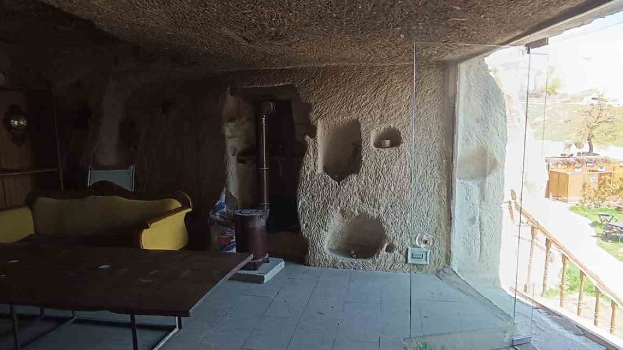 Kaçak restoran kaldırıldı, peribacalarının silüeti ortaya çıktı