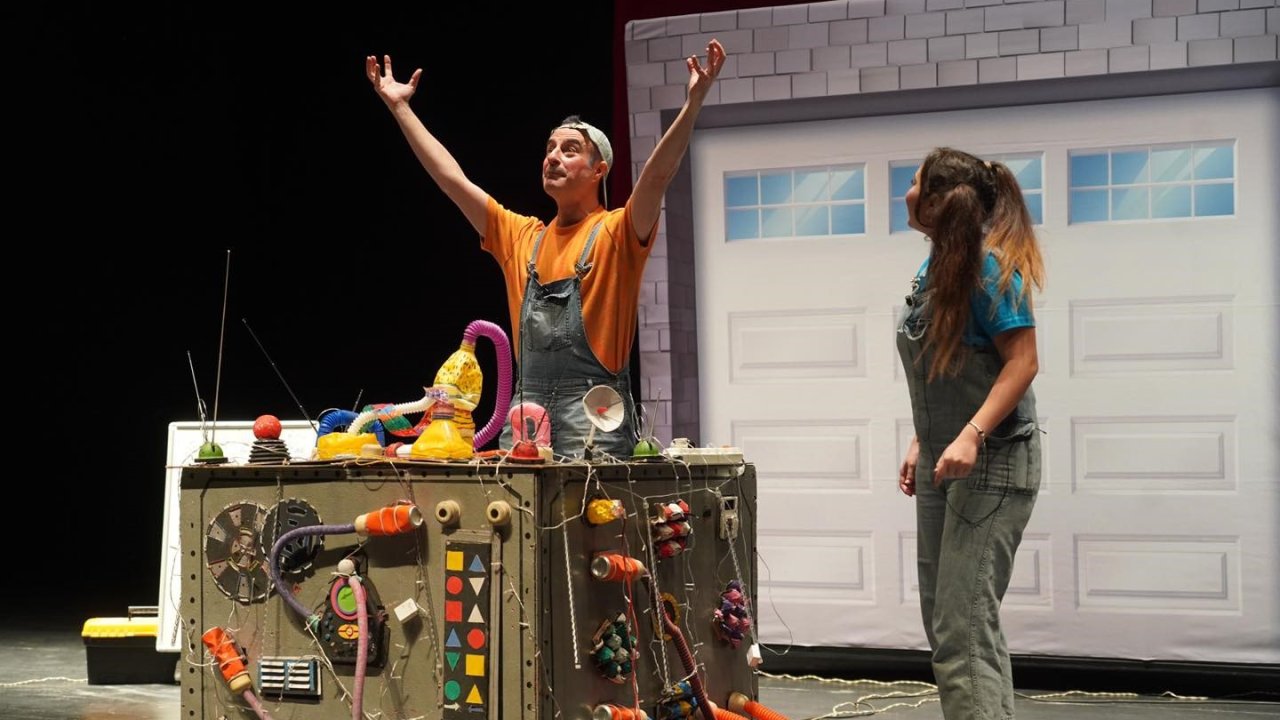 Bilecik’te çocuklar kukla gösterisi ve tiyatroyla eğlendi