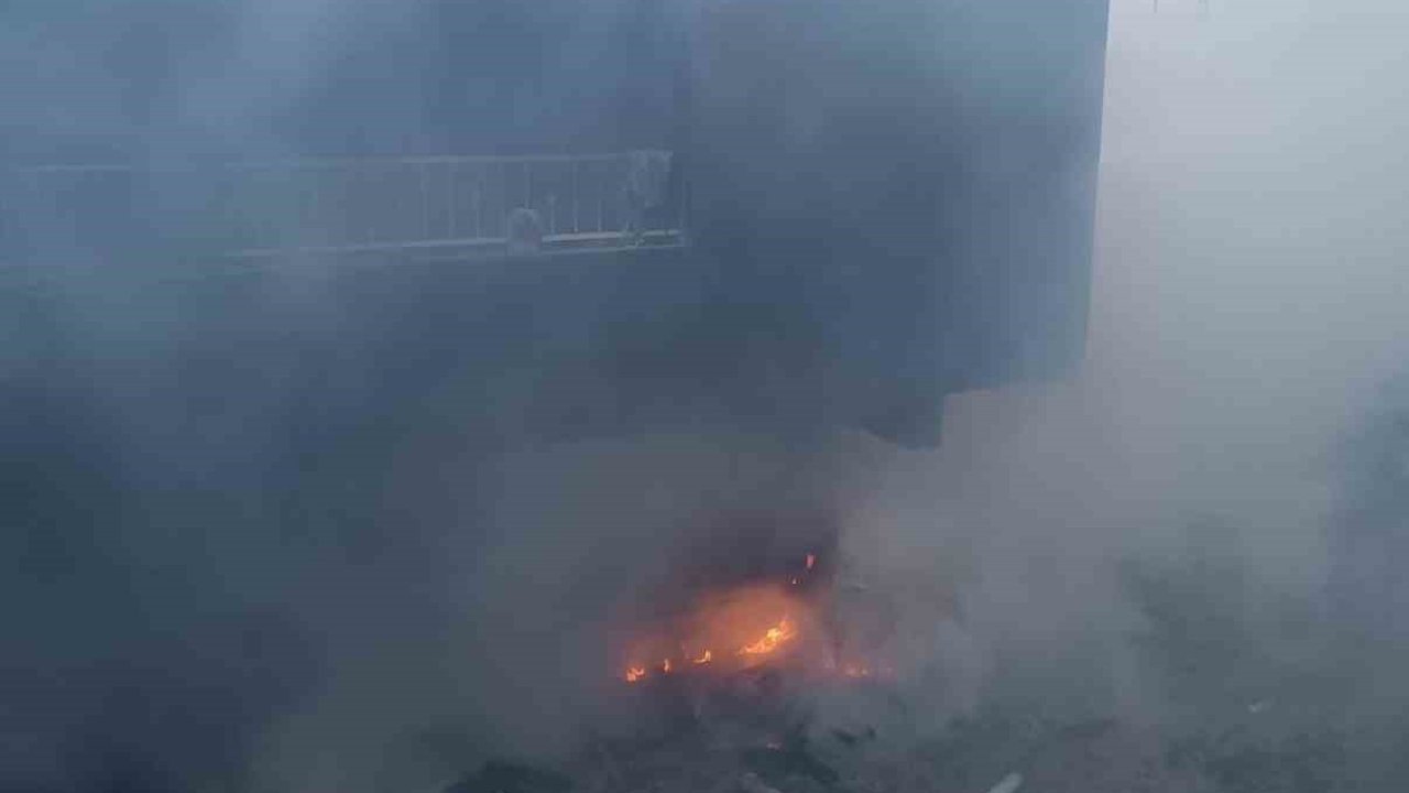 Altınözü’nde odunluk yangını