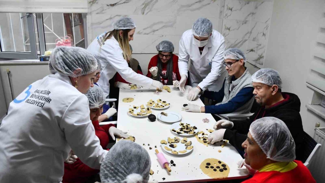 Mola Evi’nde, özel öğrenciler birlikte börek ve kurabiye yaptı