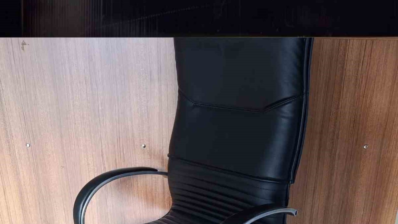 Girdiği iş yerinden koltuk çaldı