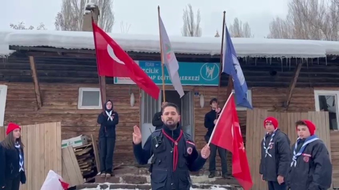 İzcilerden bayrak yürüyüşü