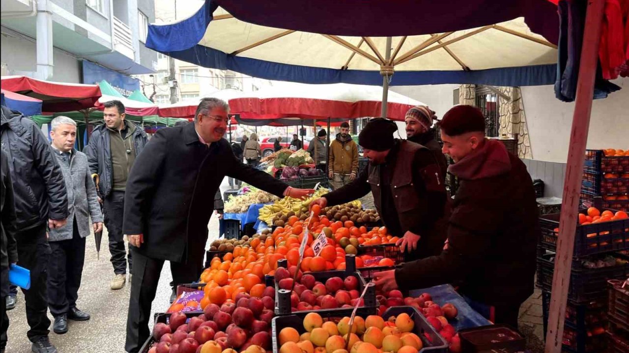 Vali Dr. Erdinç Yılmaz, pazarcı esnafıyla buluştu