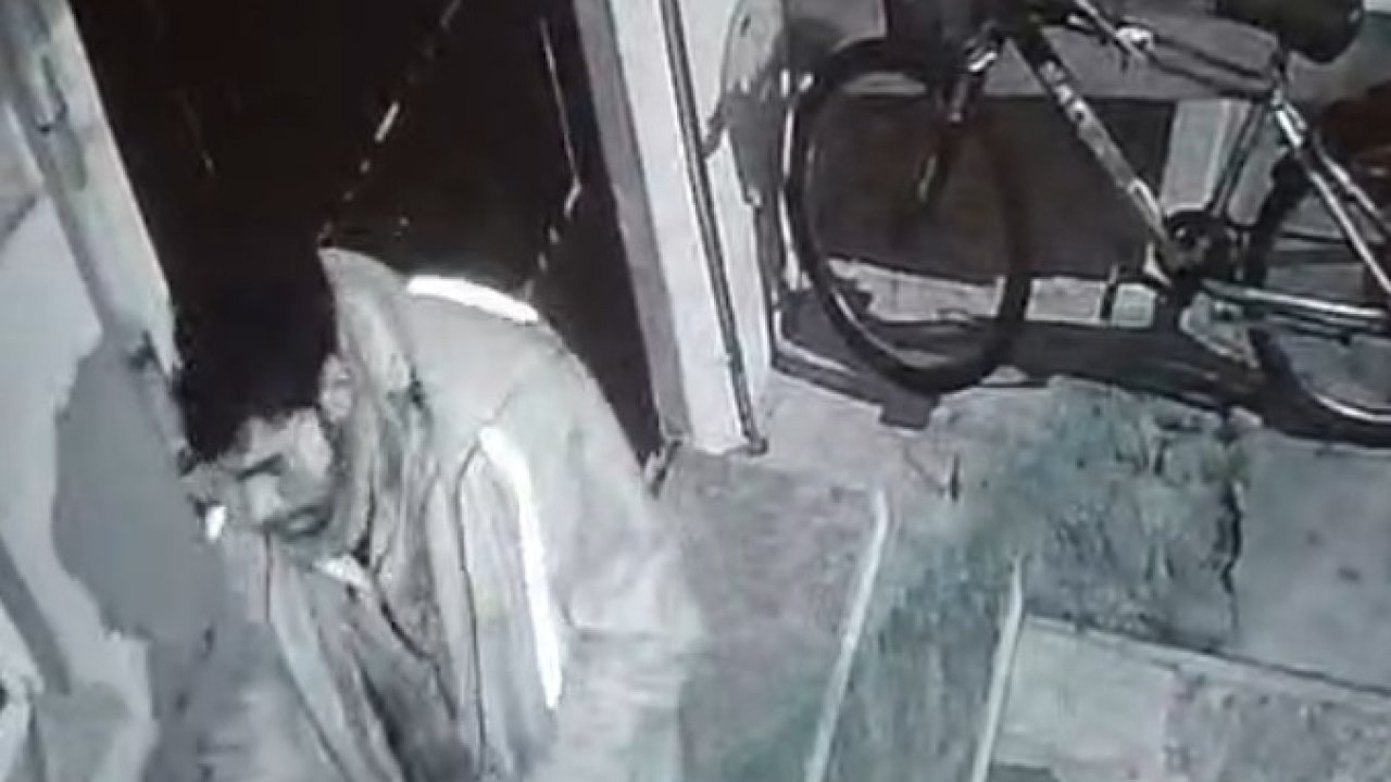 Balkondaki motosiklet ekipmanlarını çaldı