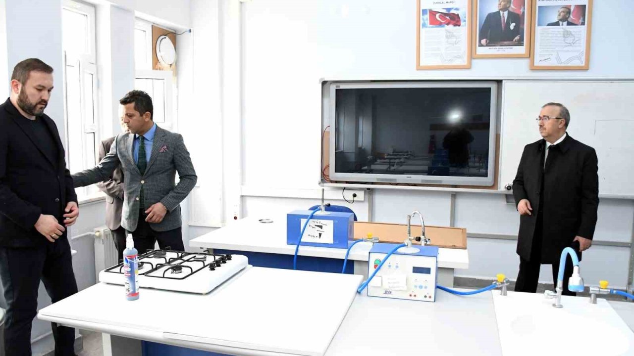 Yükümlülerin temizlediği lisenin fiziki imkânları değerlendirildi