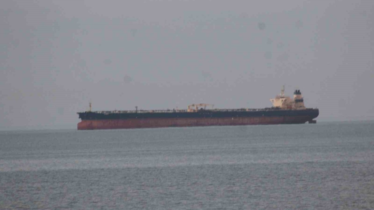 Dron saldırısına uğrayan gemi, Kastamonu’dan ayrıldı