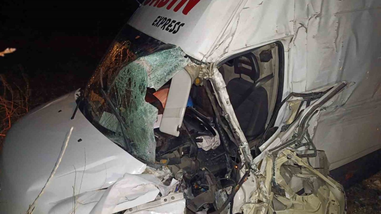 Şarampole giren minibüste 2 kişi yaralandı