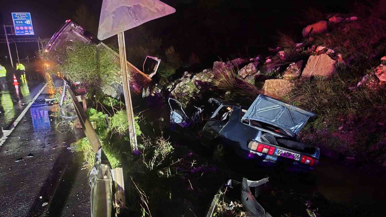 Karayolu savaş alanına döndü: 3 yaralı