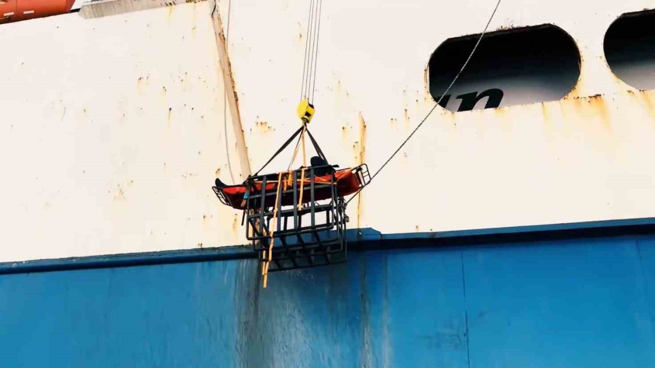 Bakan Yerlikaya: "Sakarya’da gemide fenalaşan vatandaşımız Sahil Güvenlik ekiplerimizce tahliye edildi"