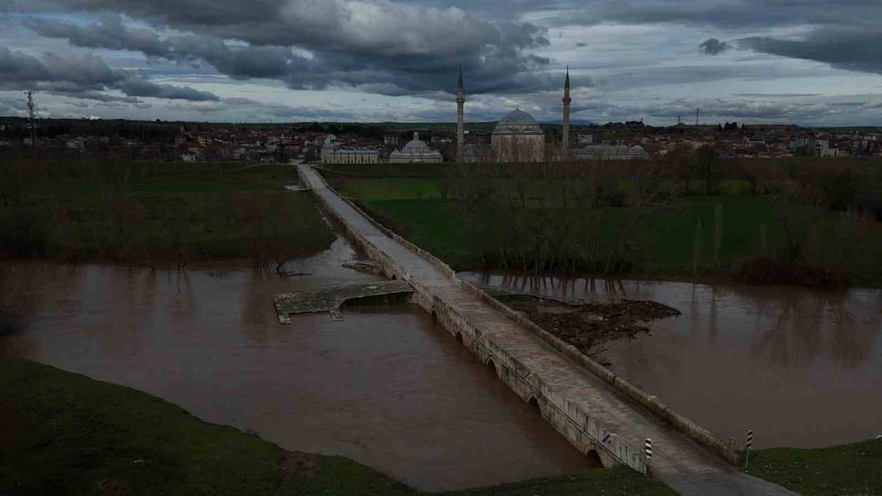 Tunca Nehri alarm veriyor: Tarım arazileri sular atında kaldı