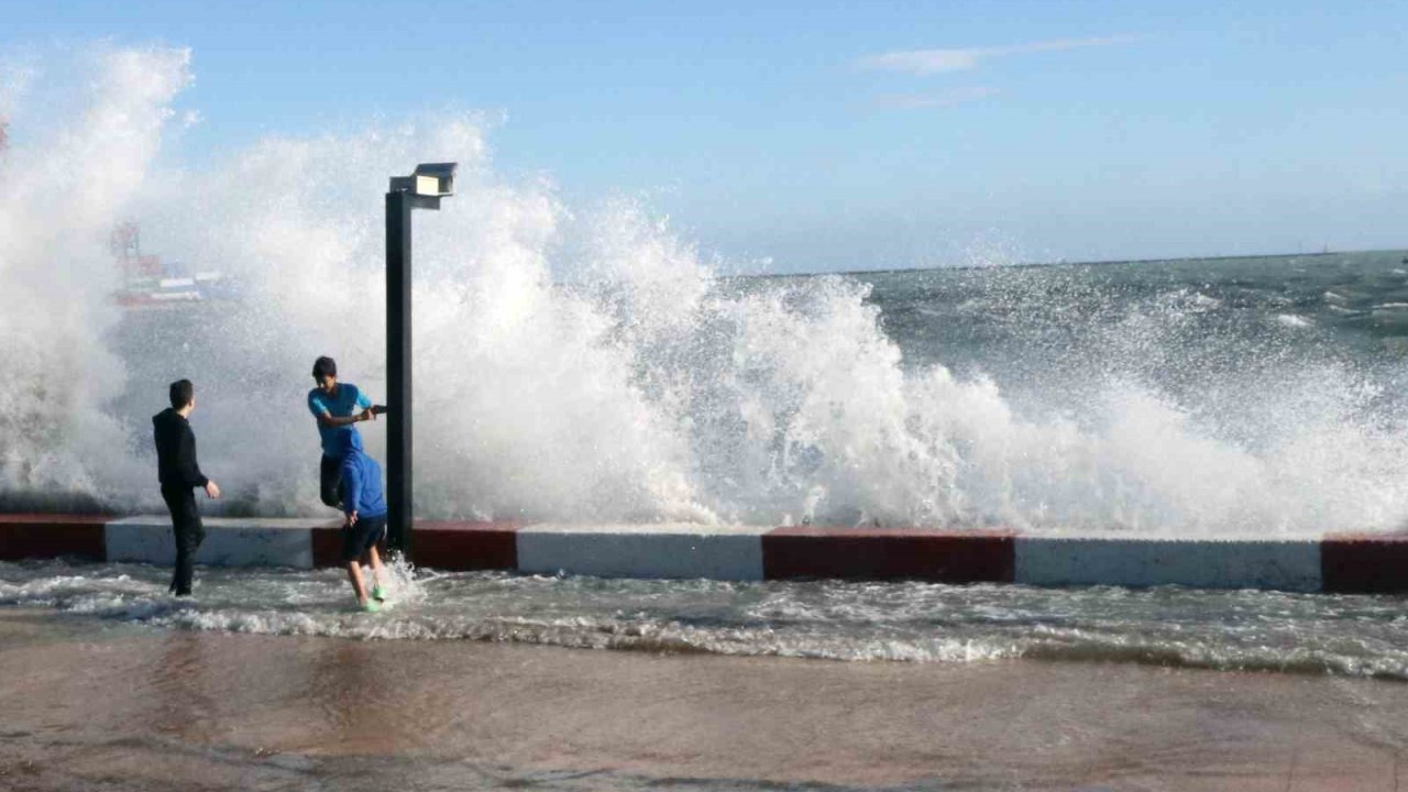 Denizlerde fırtına uyarısı