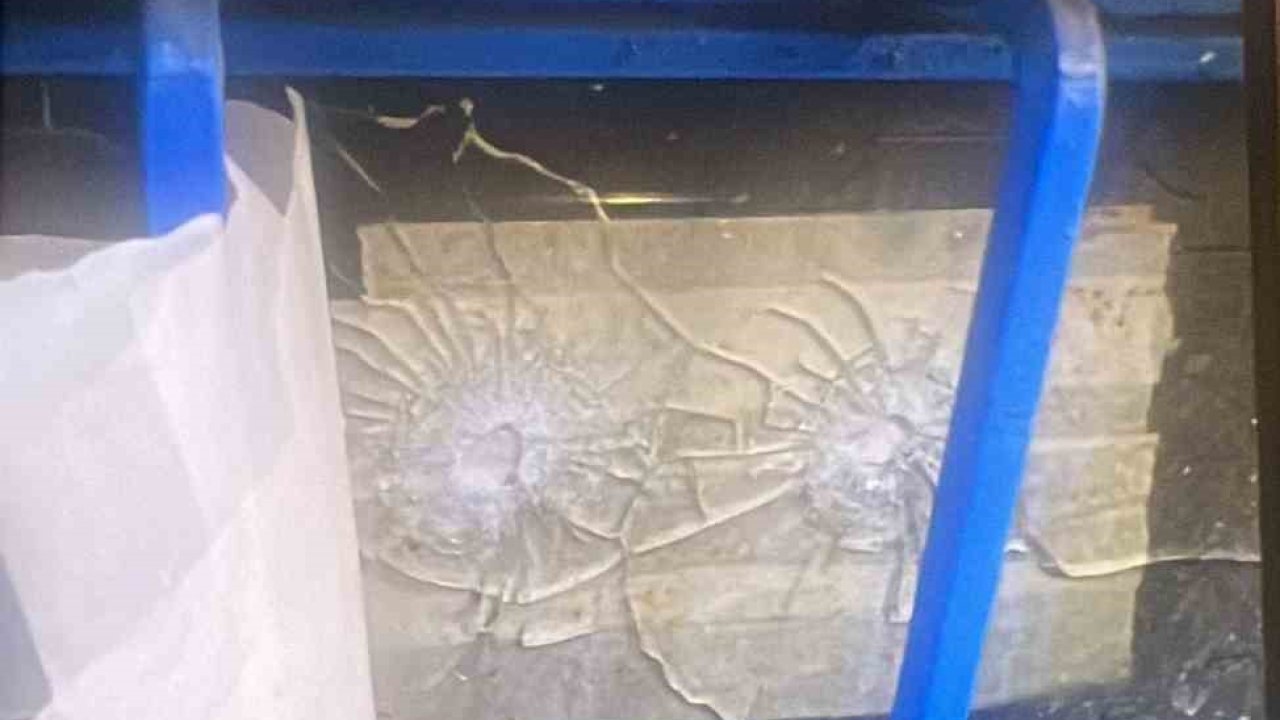 Esenyurt’ta haraç alamadığı dükkanı kurşunlayıp sahibini darp etti: O anlar kamerada