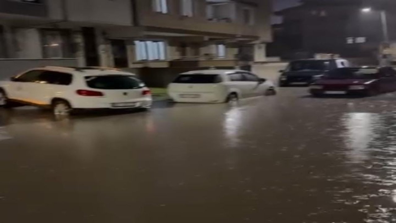 İnegöl’de sağanak hayatı felç etti