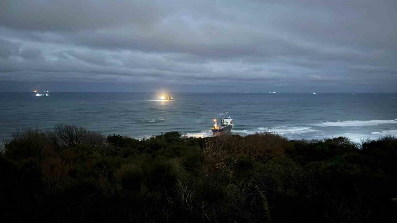 Kastamonu açıklarında 10 gün önce vurulan gemi Sarıyer açıklarında karaya oturdu