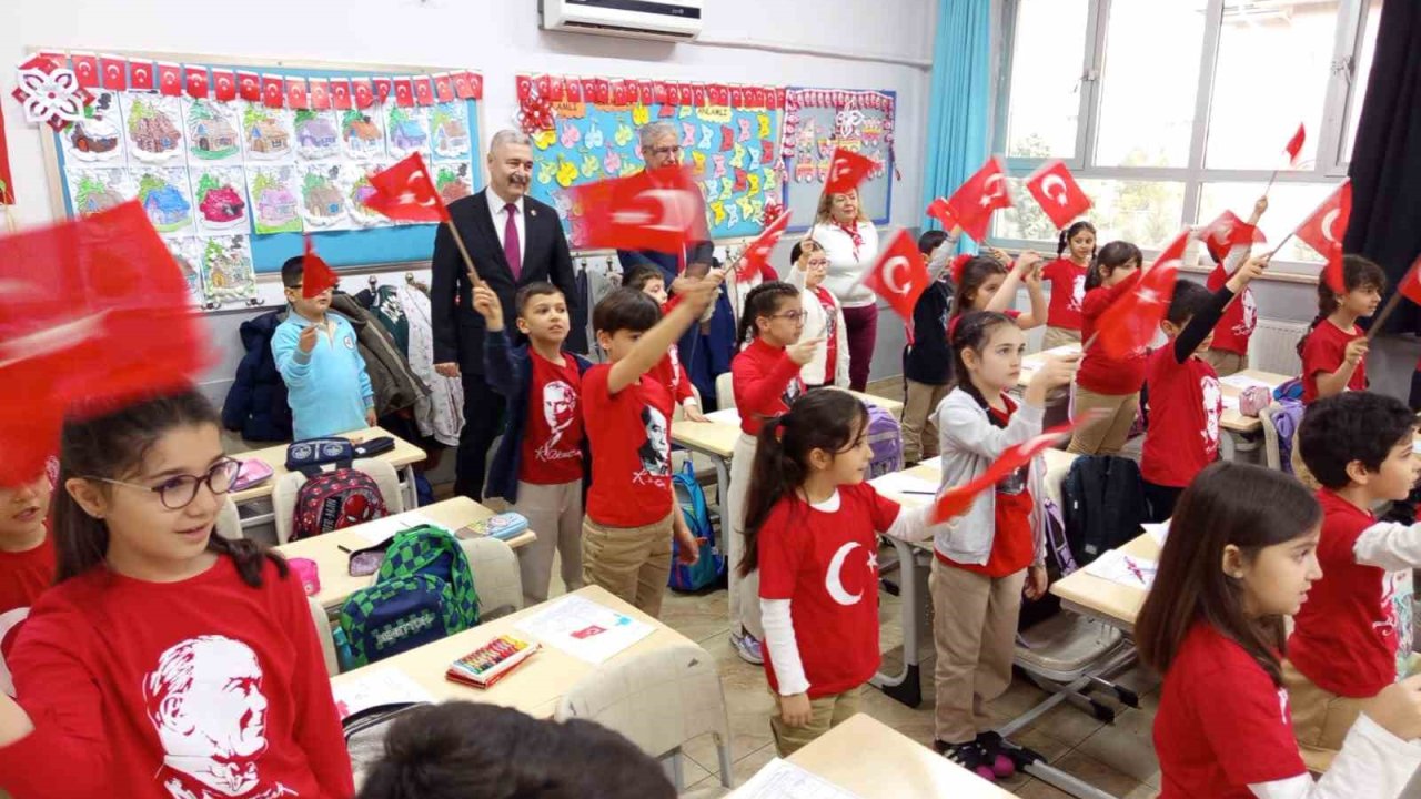 İkinci dönem "Bayrak Sevgisi" dersiyle başladı