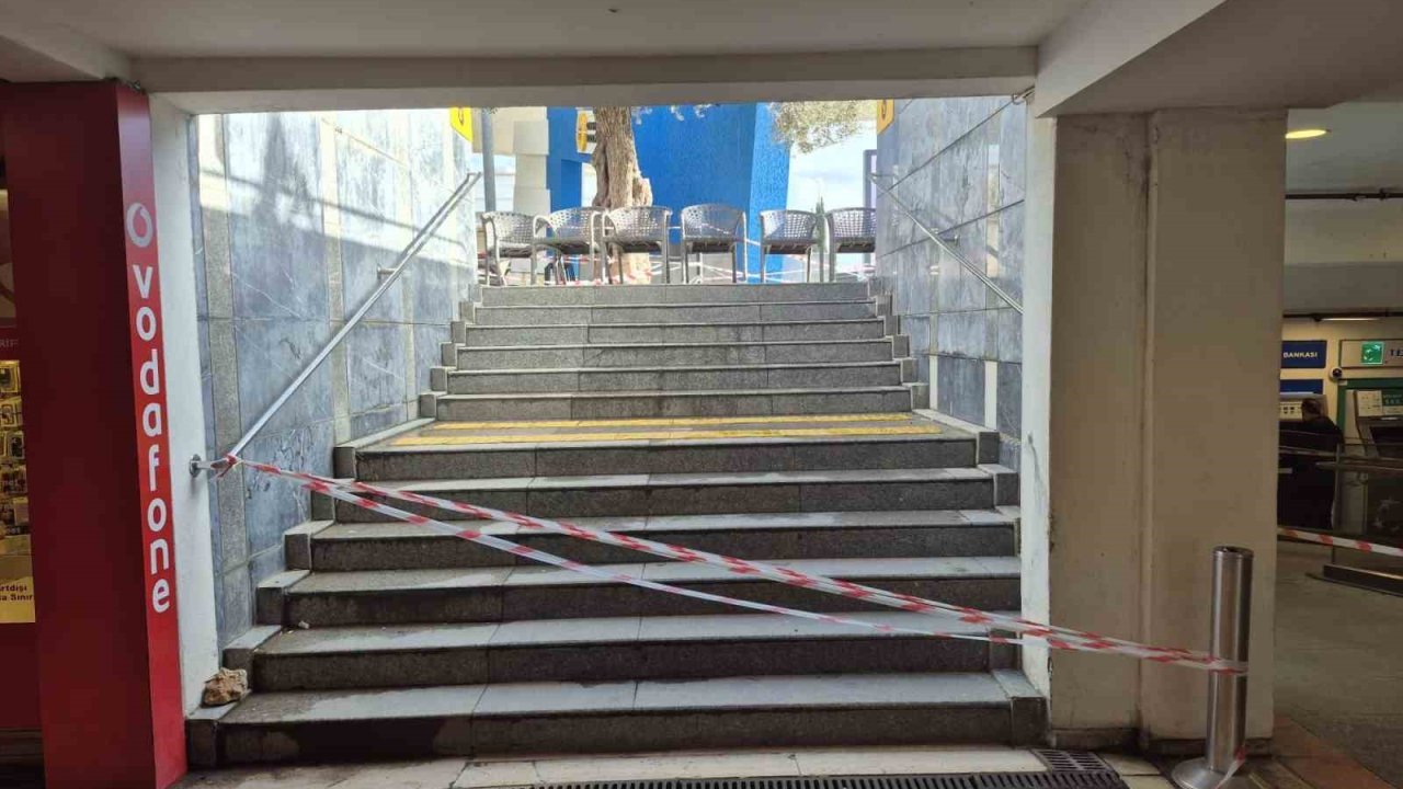 Fırtına, Bodrum’da alış veriş merkezini de vurdu