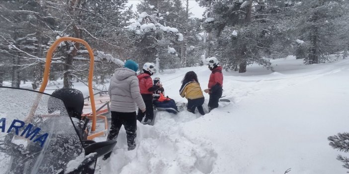 Sarıkamış’ta yaralanan kayakçıyı JAK kurtardı