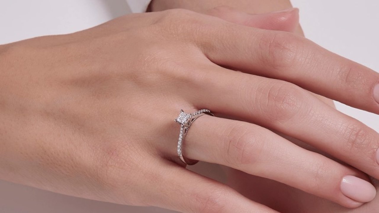 Sevgililer Günü’nde Stilinizi Pırlanta Zarafetiyle Taçlandırın: Blue Diamond