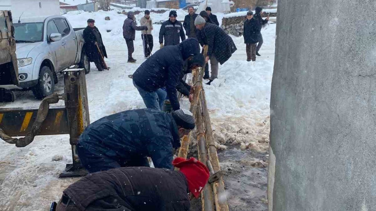 Köyün içme suyu şebekesindeki arıza giderildi