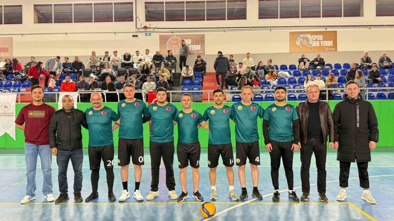 Bayındır’da Kurumlar Arası Voleybol Şenliği başladı