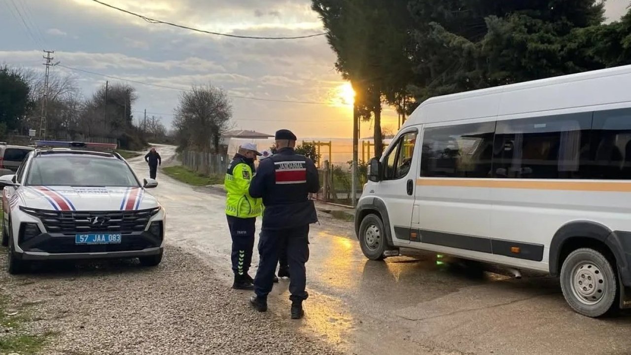 Sinop’ta jandarmadan okul çevrelerinde huzur ve güven uygulaması