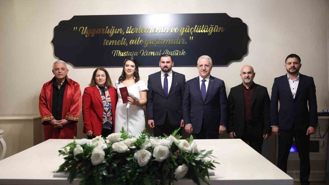 Aybay ve Yıldırım ailelerinin mutlu günü