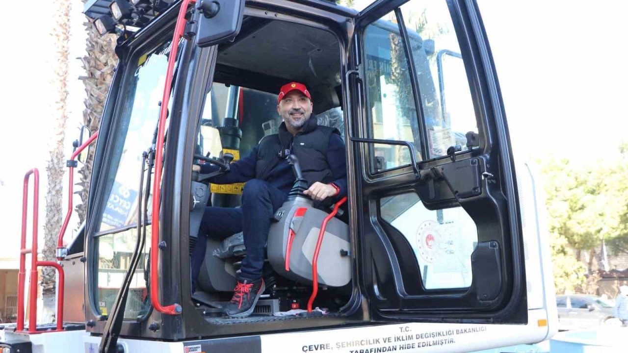 Söke Belediyesi’ne 15 tonluk ekskavatör