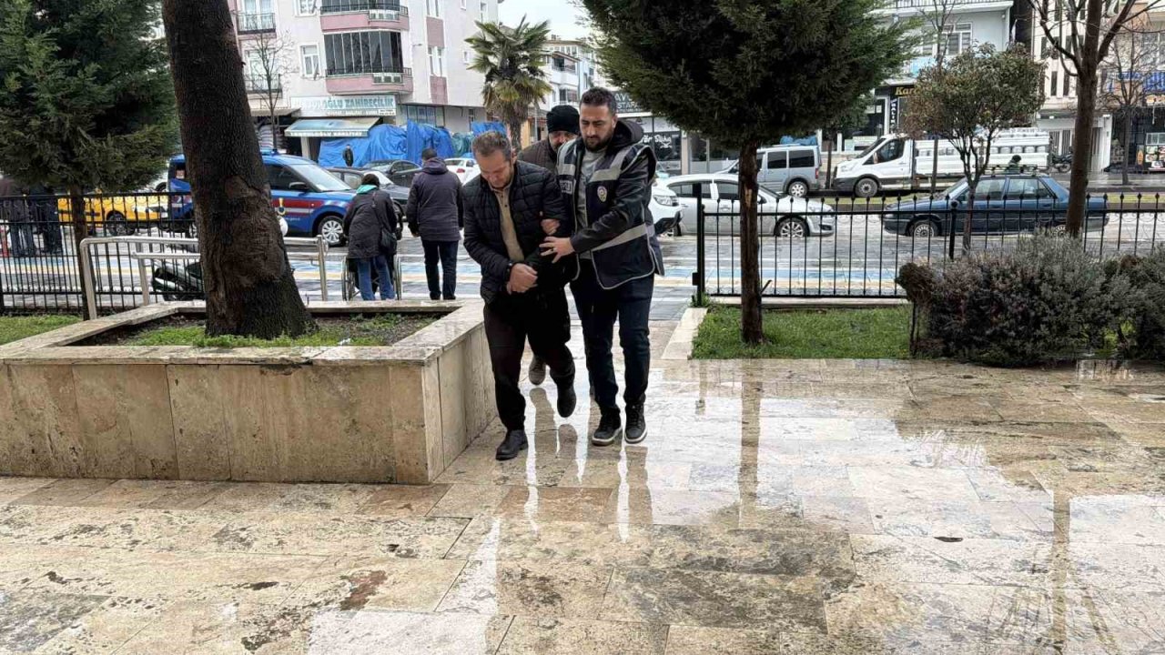 Tokat’ta kaçak göçmen taşıyan sürücüler tutuklandı