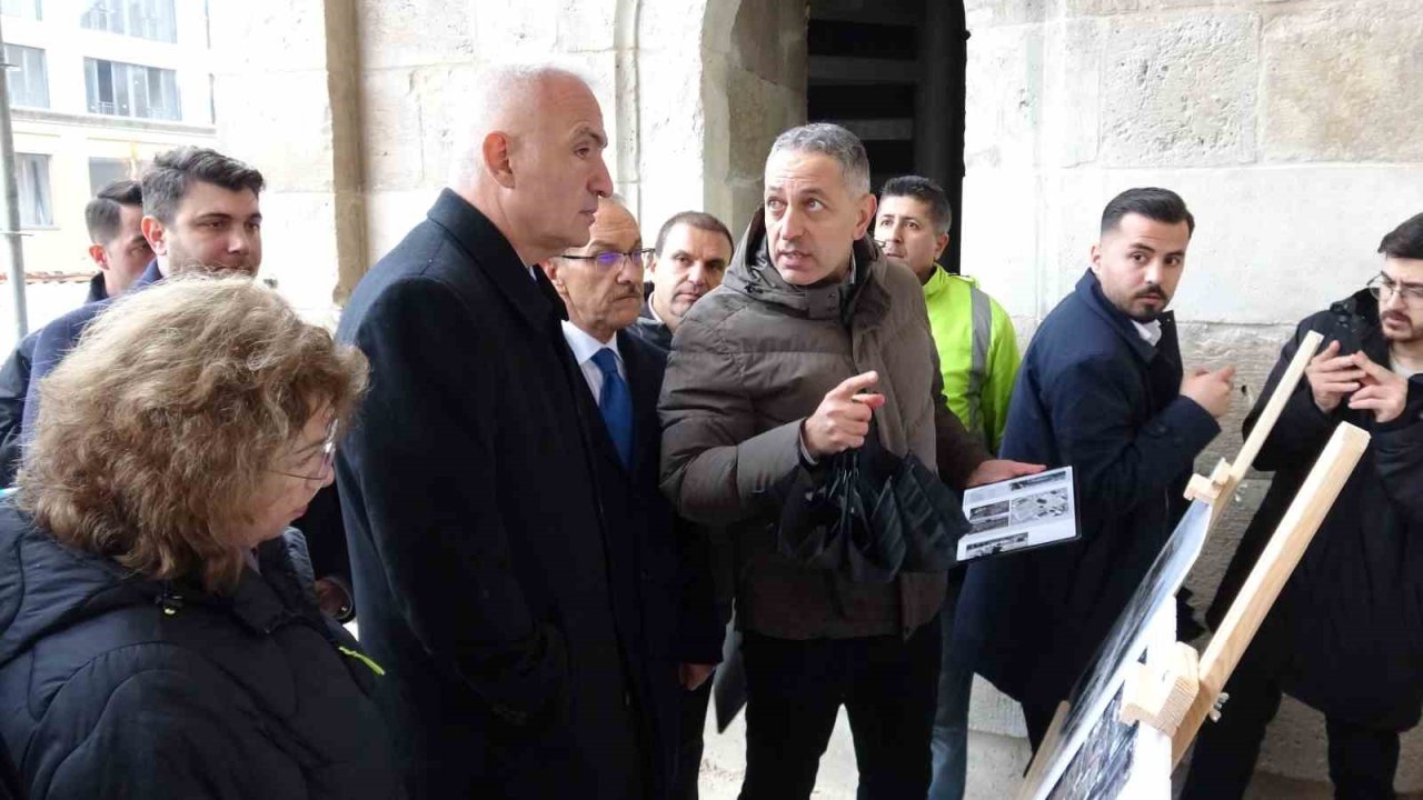 Bakan Ersoy, Malatya’da onarımı süren kültür varlıklarını inceledi