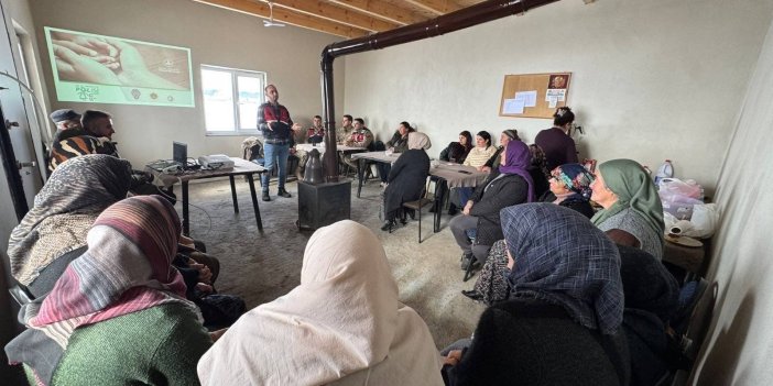 Kars’ta annelere “En İyi Narkotik Polisi Anne” eğitimi