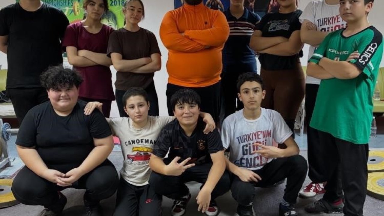 Bilecik’te halter sporcuları gücünü sınırların ötesine taşıyor