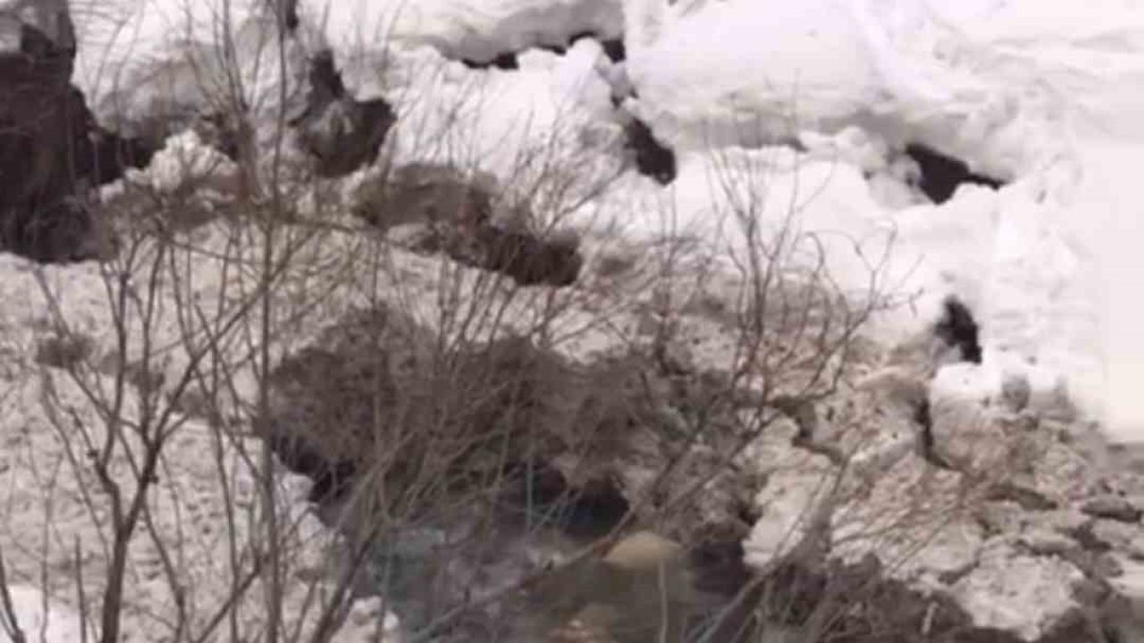 Şırnak’ta sağanak sonrası taşkın riski: Derelerde karın oluşturduğu setler tehlike saçıyor